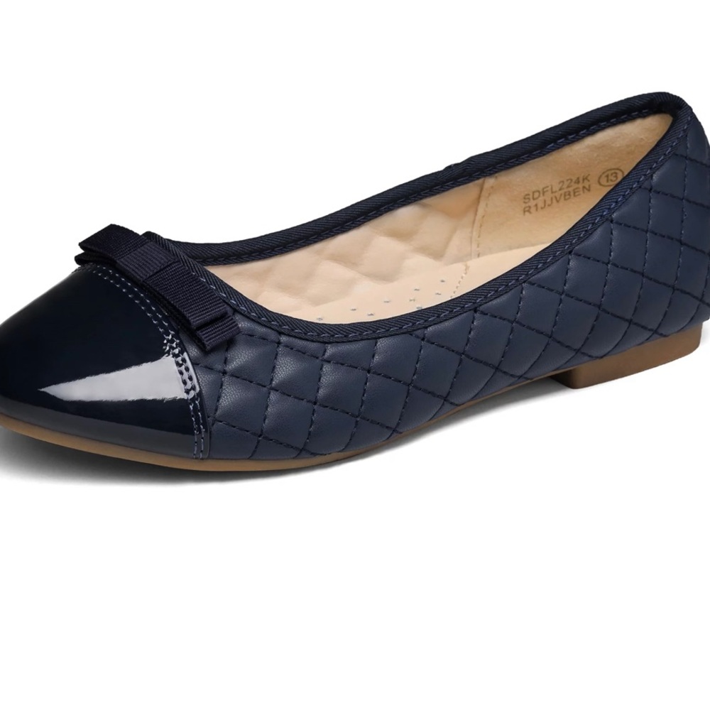 Girls black dress shoes.  Size 3.  Excellent condition.